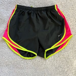❤️‍🔥3/$15 ❤️‍🔥 Nike Women’s Size Small Running Shorts
